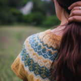 Colourwork im Sommer? Na klar, mit dem: Viola Tee von Ronja Hakalehto