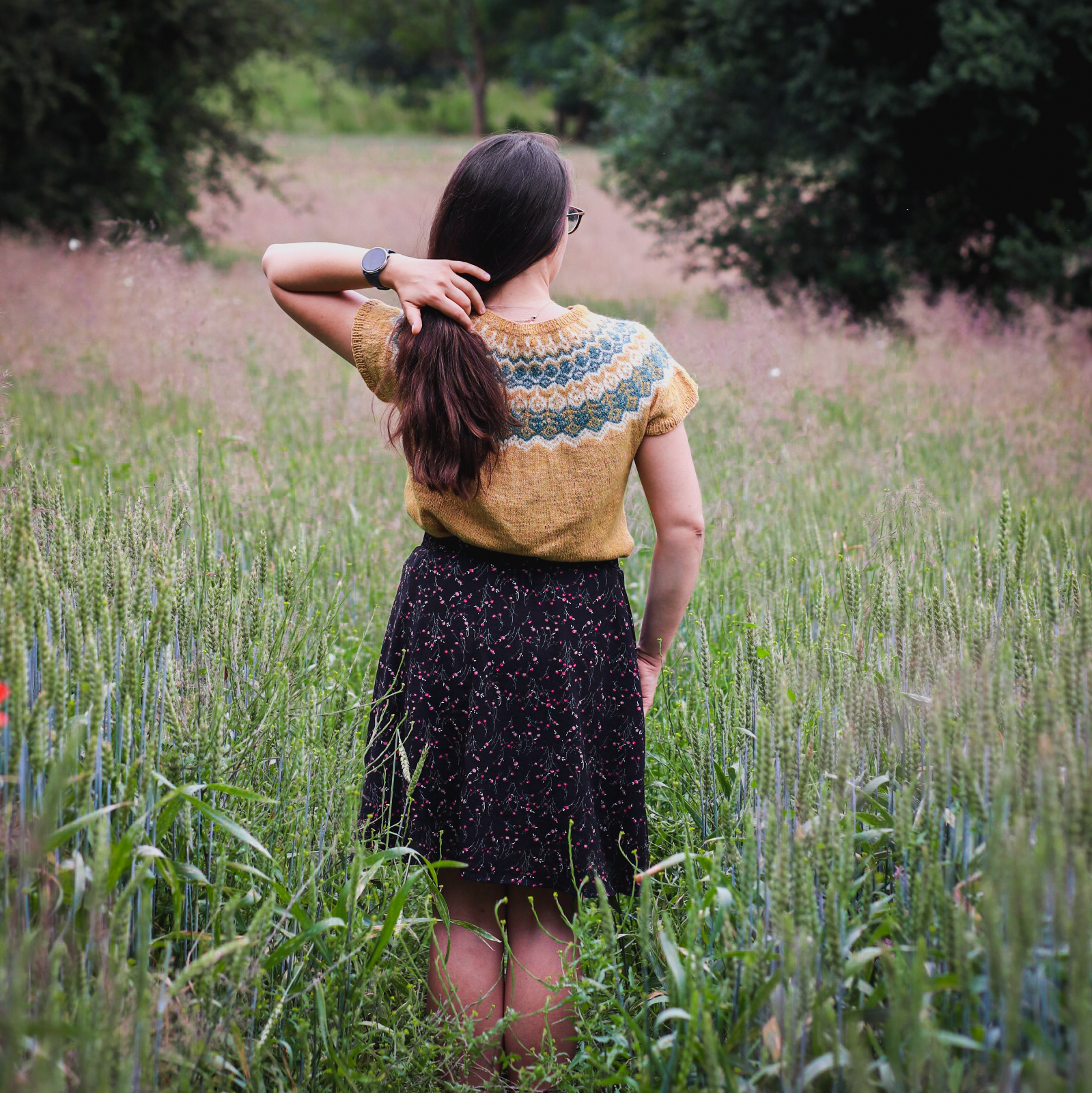 Colourwork im Sommer? Na klar, mit dem: Viola Tee von Ronja Hakalehto